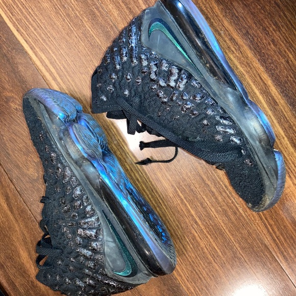 Lebron James XVII Nike Basketball Shoes - Picture 2 of 11